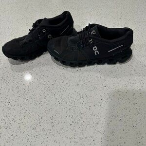 All black ON Cloud Women Tennis Shoes Size W6